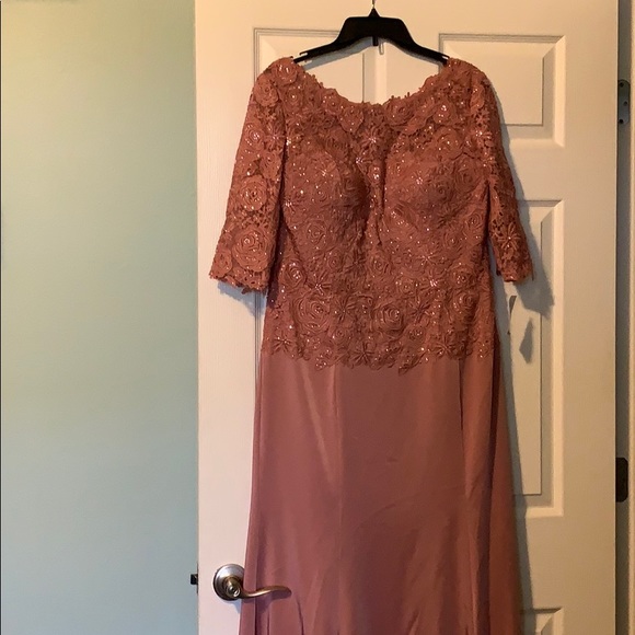 MGNY Mother of the Bride  gown - Picture 3 of 8